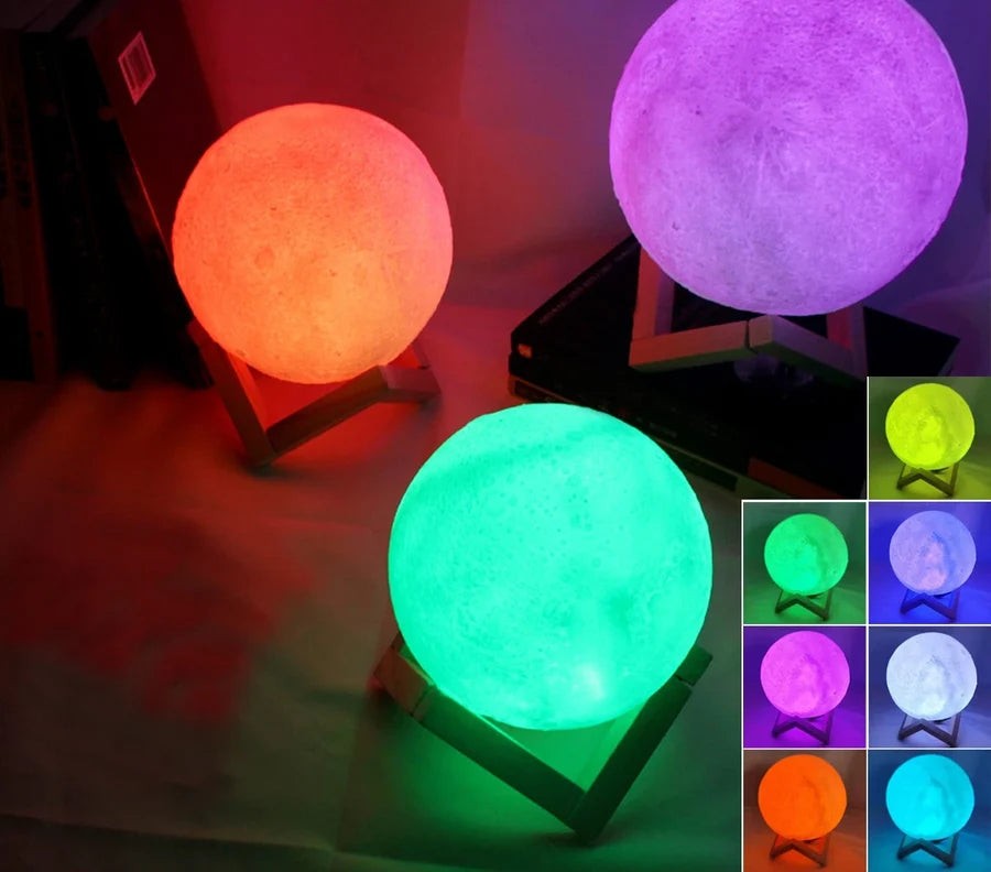 Lampes lune allumées en rouge, mauve et vert avec le nuancier des couleurs