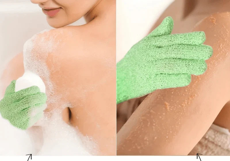 Gant exfoliant utilisé sur le bras et l'épaule sous la douche