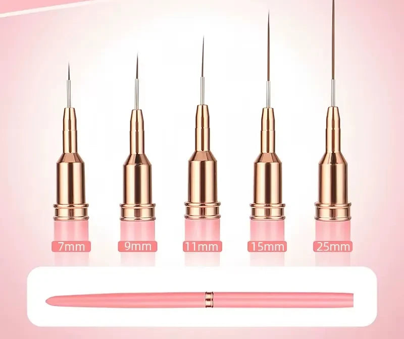 Les cinq pinceaux de décoration d'ongles, de 7 mm à 25 mm