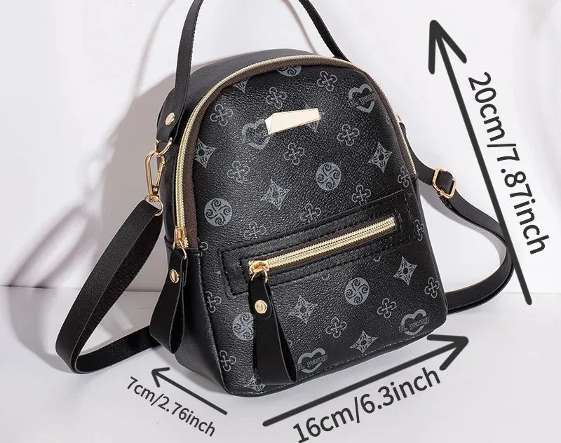 Mini sac à dos noir à motif, avec ses dimensions de 20 x 16 x 7 cm