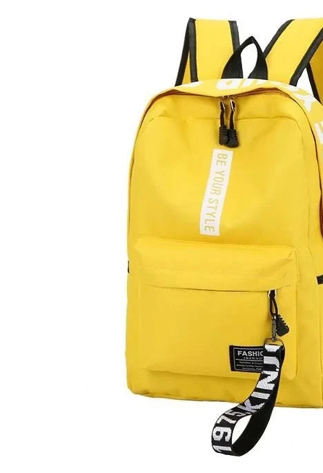 Sac à dos jaune, vue de face