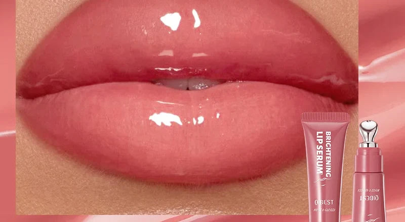 Lèvres rose pêche avec le gloss brillant