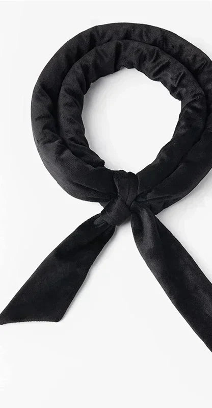 Bandeau de coiffage en satin noir, noué en boucle