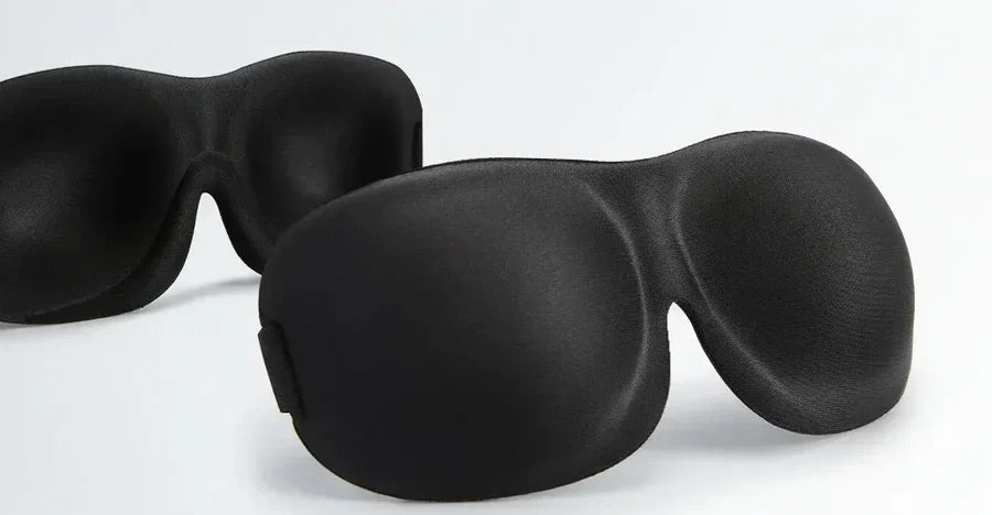 Deux masques de sommeil 3D en mousse, vue de dessus et de côté