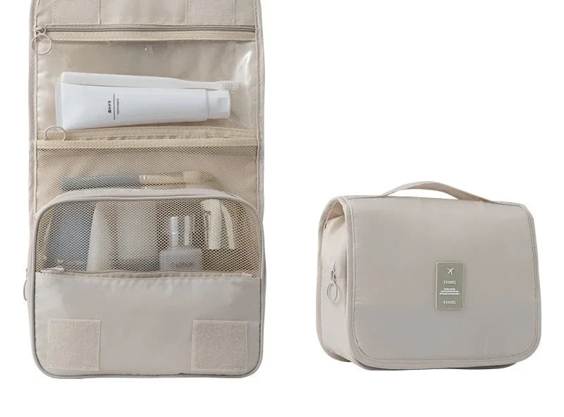 Trousse de toilette suspendue beige, ouverte et fermée