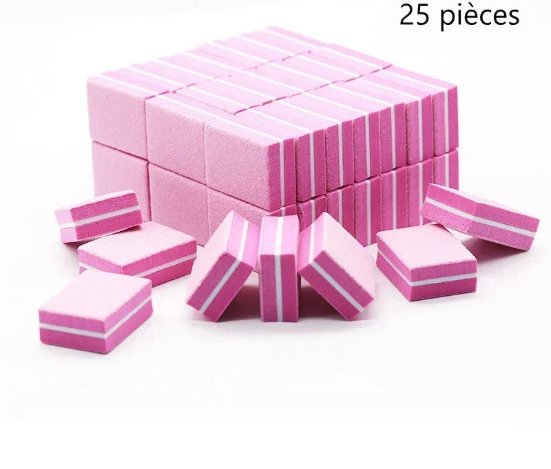 Pile de mini-polissoirs à ongles roses à double face.