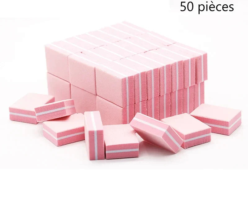 Pile de mini-polissoirs à ongles roses à double face.